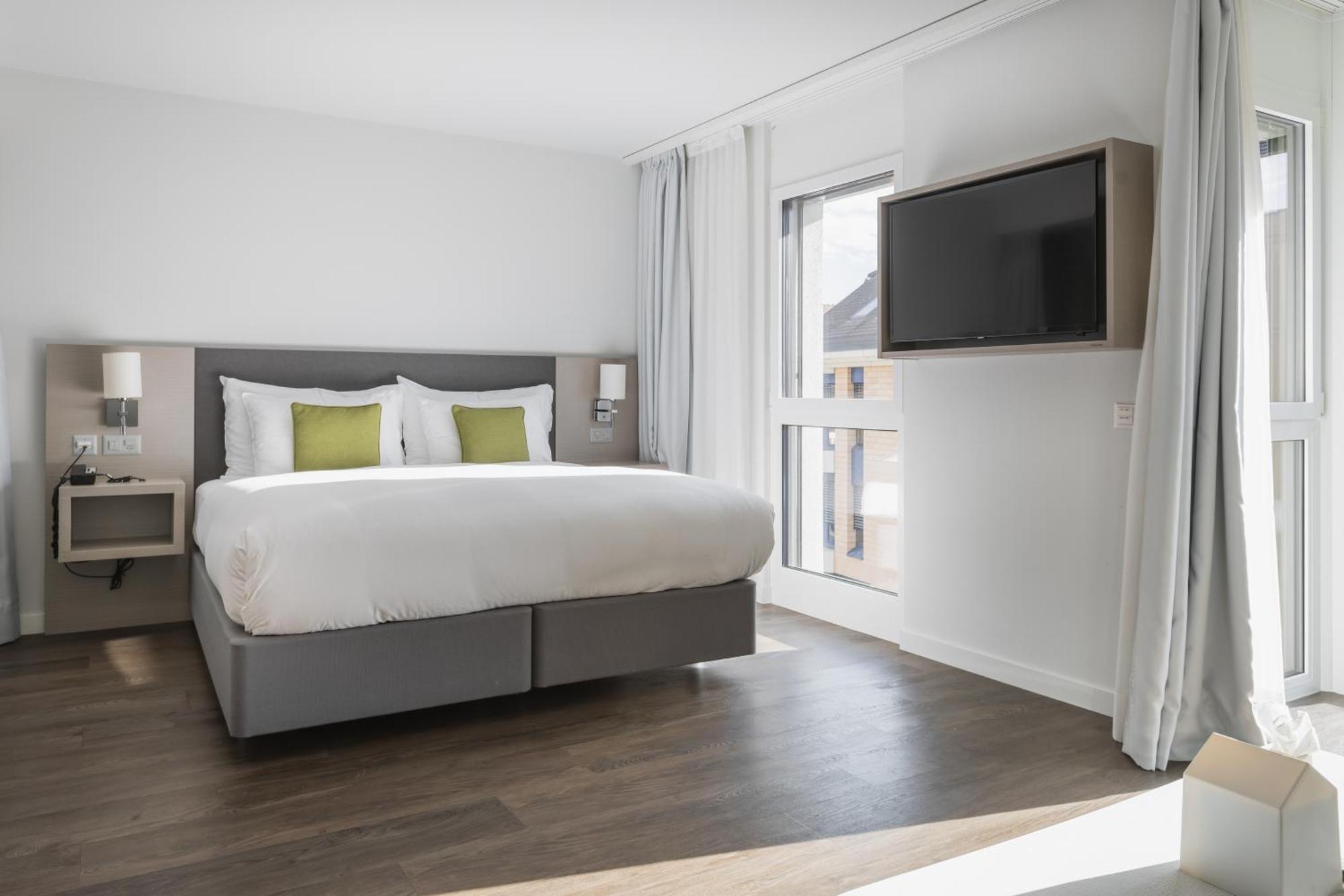 Hotel Base Nyon Habitación foto