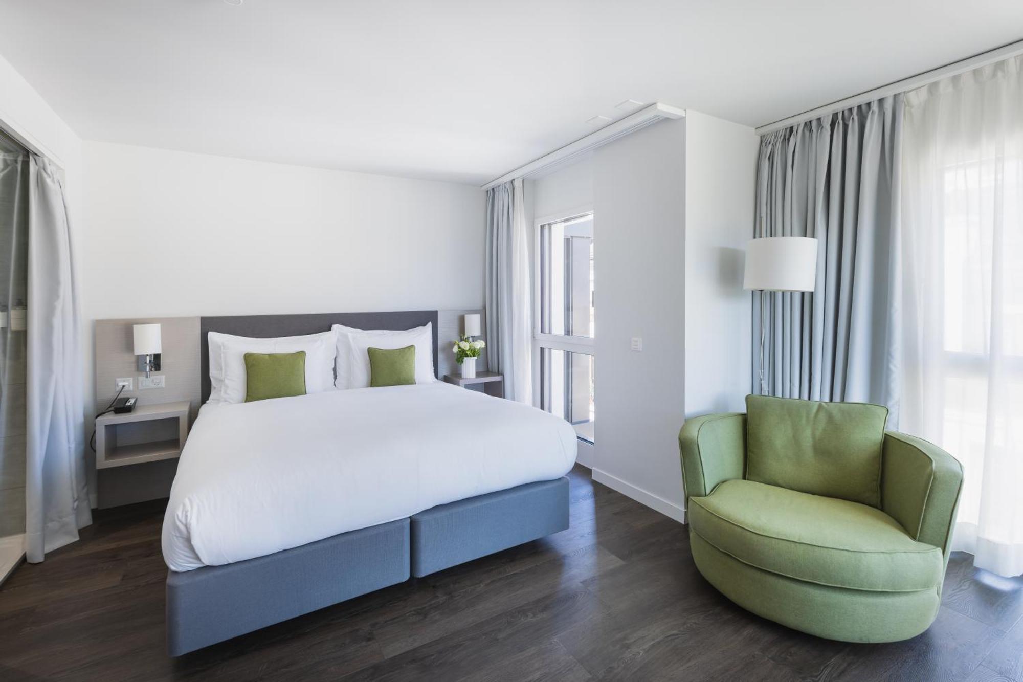 Hotel Base Nyon Habitación foto